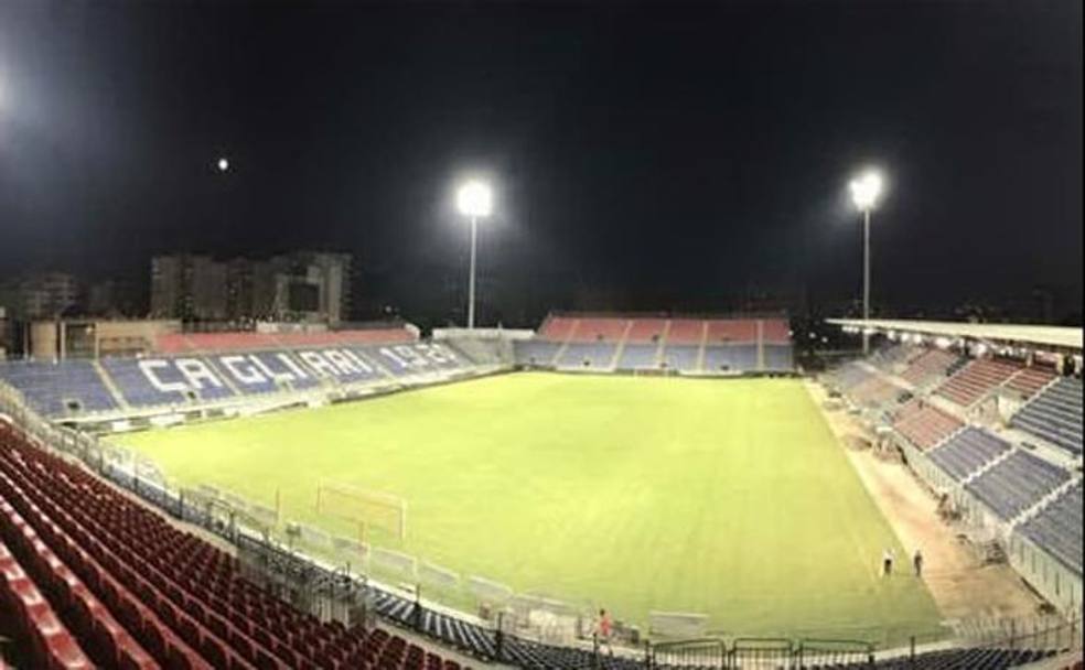 La Sardegna Arena in notturna